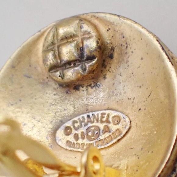 CHANEL CC Logo Round Button Earrings 94A Clip-On Gold France Vintage - Picture 2 of 13